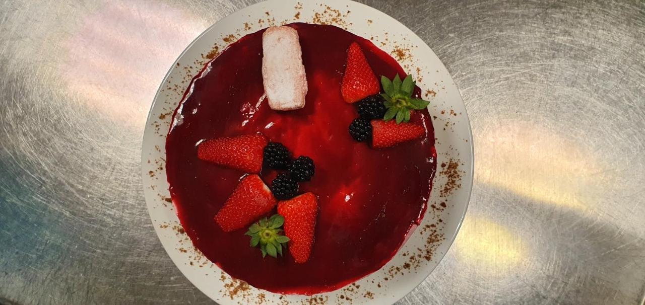 Hotel Restaurant Du Commerce Poulainville エクステリア 写真