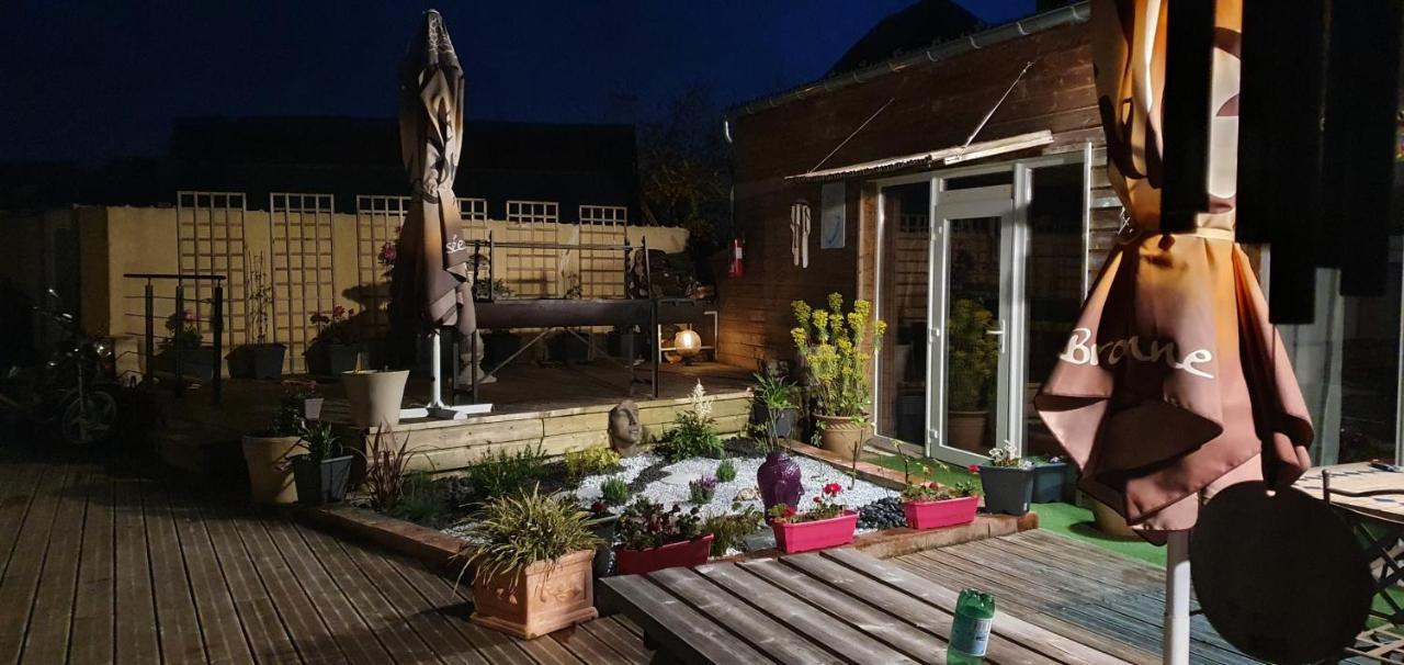 Hotel Restaurant Du Commerce Poulainville エクステリア 写真
