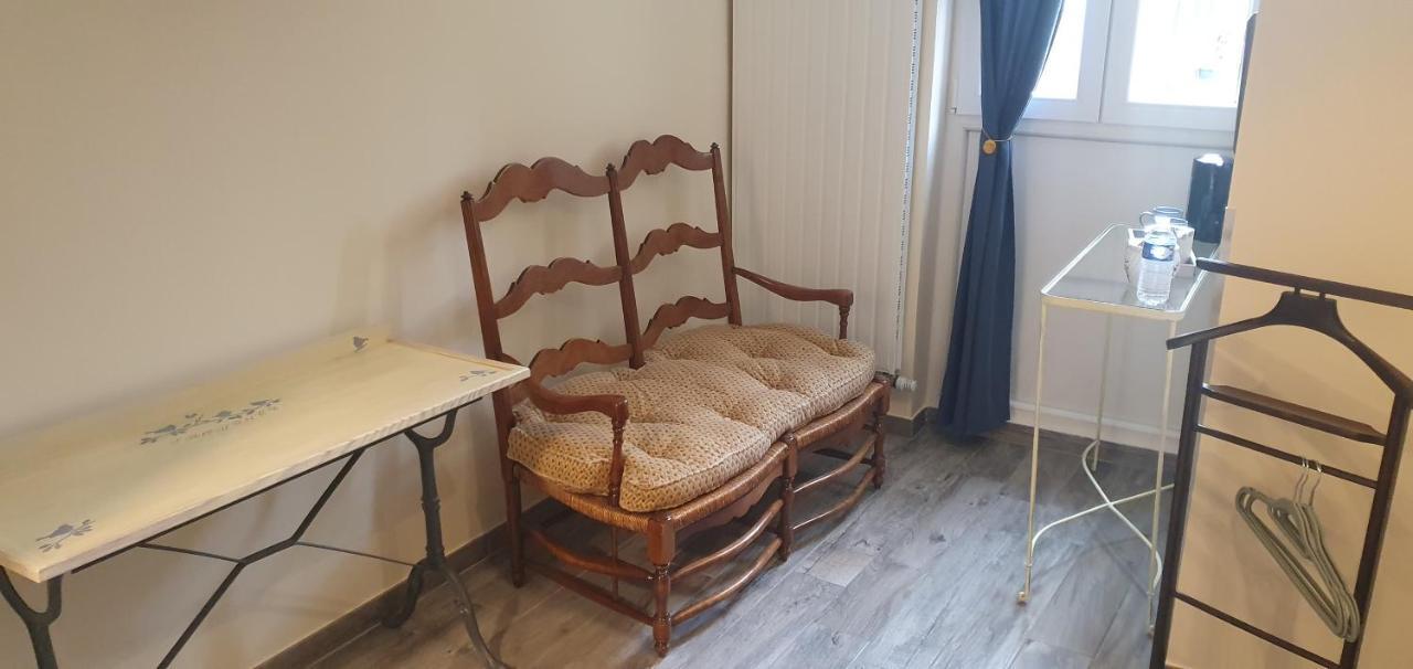 Hotel Restaurant Du Commerce Poulainville エクステリア 写真
