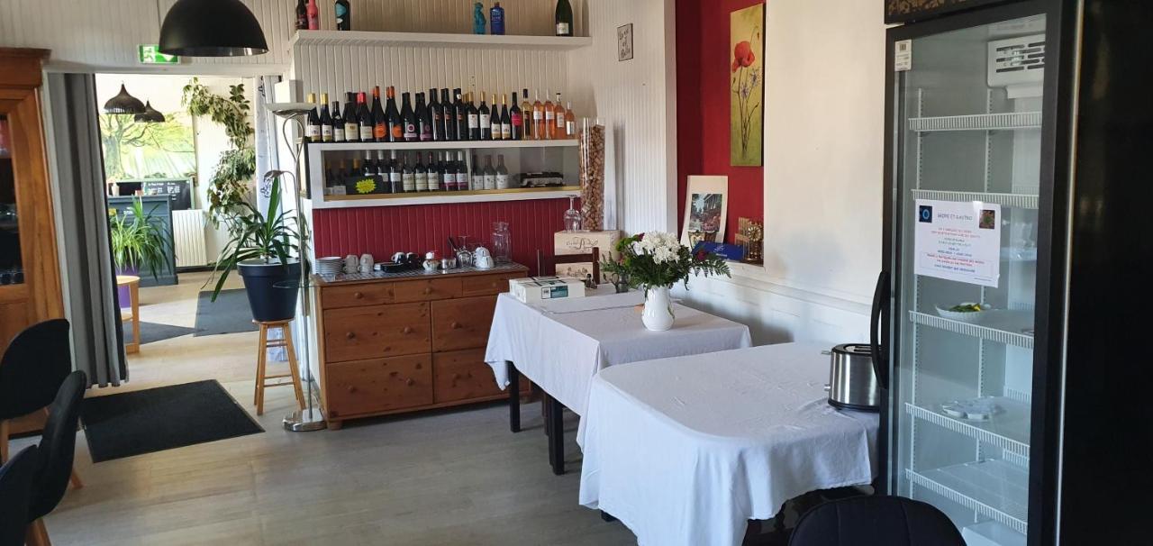 Hotel Restaurant Du Commerce Poulainville エクステリア 写真