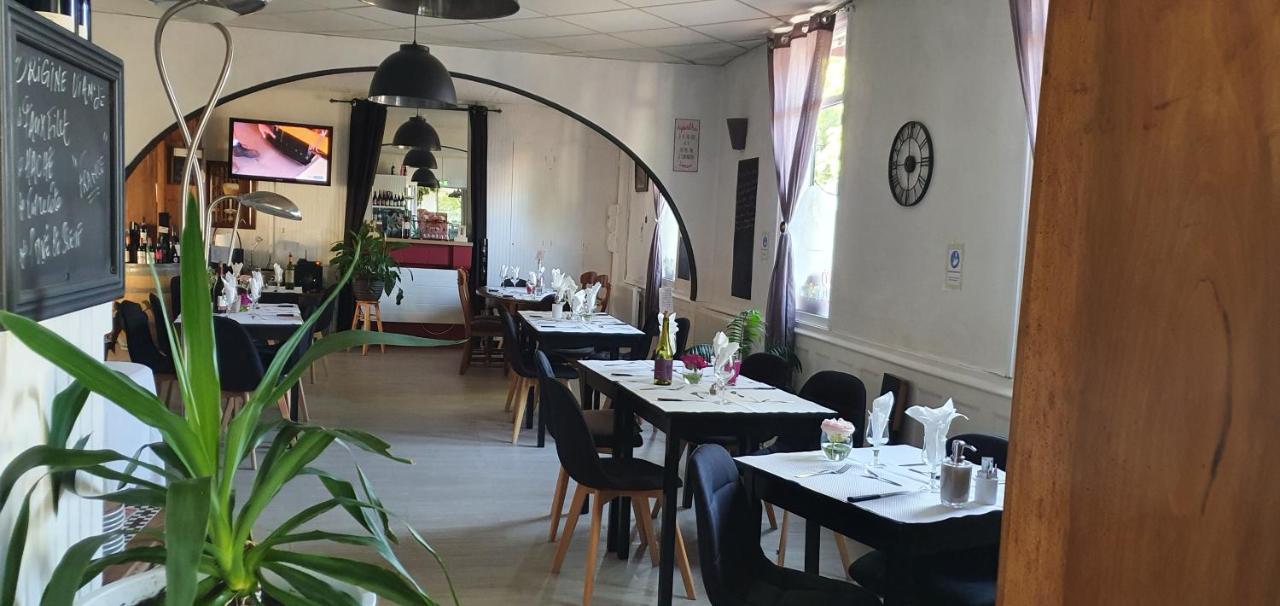 Hotel Restaurant Du Commerce Poulainville エクステリア 写真