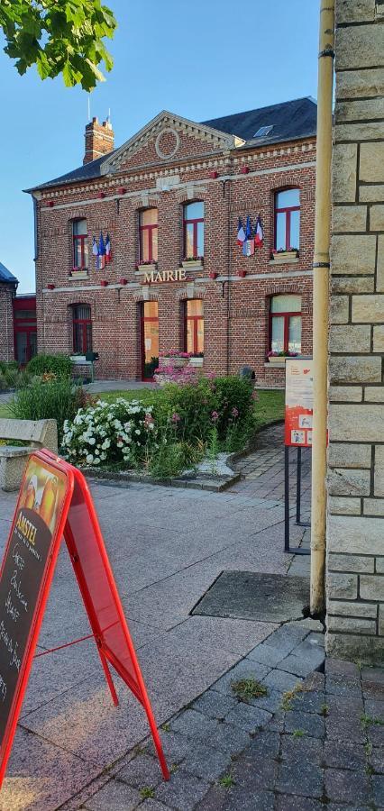 Hotel Restaurant Du Commerce Poulainville エクステリア 写真